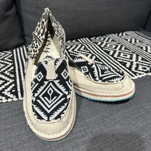 Very G slip ons